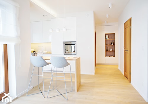 Mieszkanie w Poznaniu - Średnia otwarta beżowa z zabudowaną lodówką kuchnia, styl nowoczesny - zdjęcie od Monika Kowalczyk Home Design
