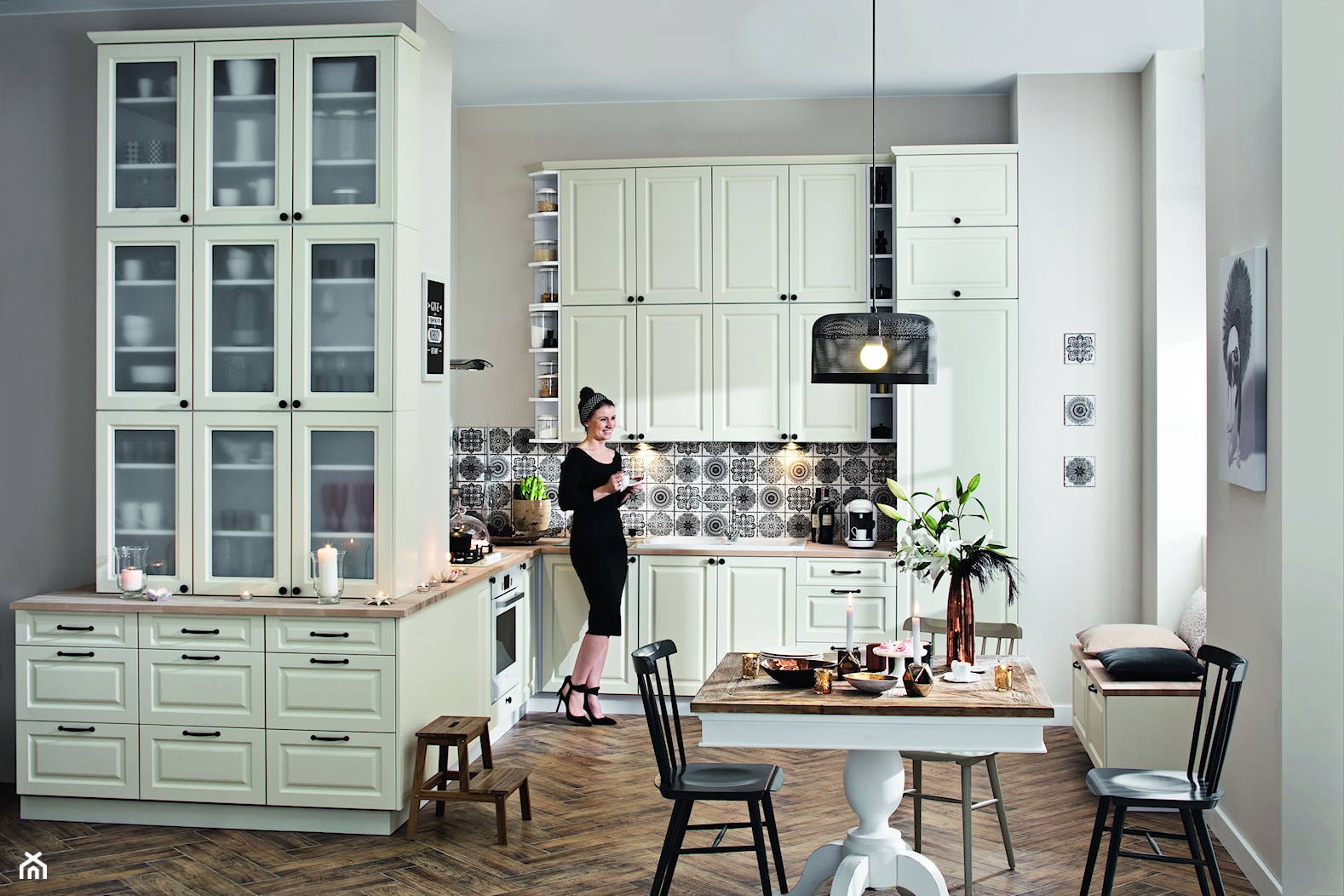 Kuchnia Luiza Waniliowy - Duża otwarta beżowa biała szara z zabudowaną lodówką kuchnia w kształcie litery l - zdjęcie od Castorama - Homebook