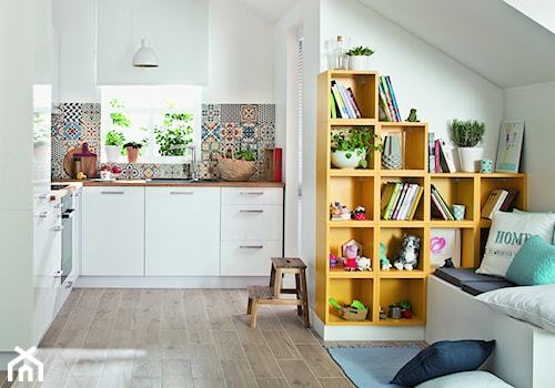 Kuchnia City Biały - Mała otwarta z zabudowaną lodówką kuchnia w kształcie litery l, styl skandynawski - zdjęcie od Castorama
