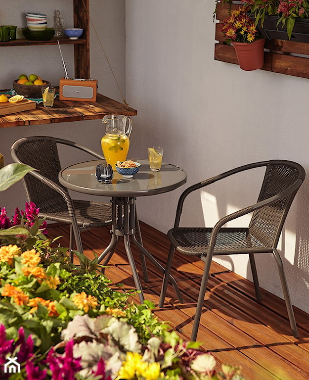 Okrągły stolik ogrodowy ze szklanym blatem, mały komplet mebli ogrodowych na balkonie