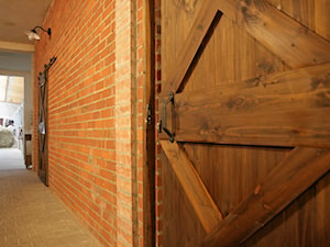 Nasze drzwi u Was - Stadnina Golesze Duże - Wnętrza publiczne, styl rustykalny - zdjęcie od Drzwi Przesuwne i Systemy Przesuwne RENO