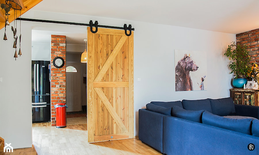Barn doors, czyli drzwi jak ze stodoły - Salon, styl nowoczesny - zdjęcie od Drzwi Przesuwne i Systemy Przesuwne RENO