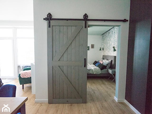 Drzwi przesuwne w kobiecym mieszkaniu