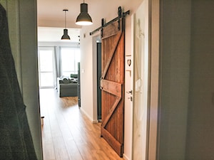 Drzwi przesuwne w skandynawskim domku jednorodzinnym - Salon, styl skandynawski - zdjęcie od Drzwi Przesuwne i Systemy Przesuwne RENO