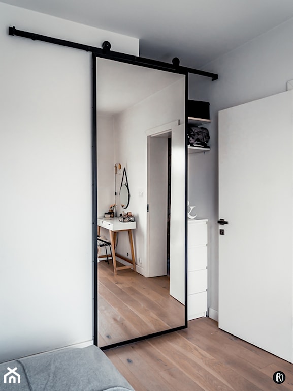 Drzwi z lustrem do garderoby
