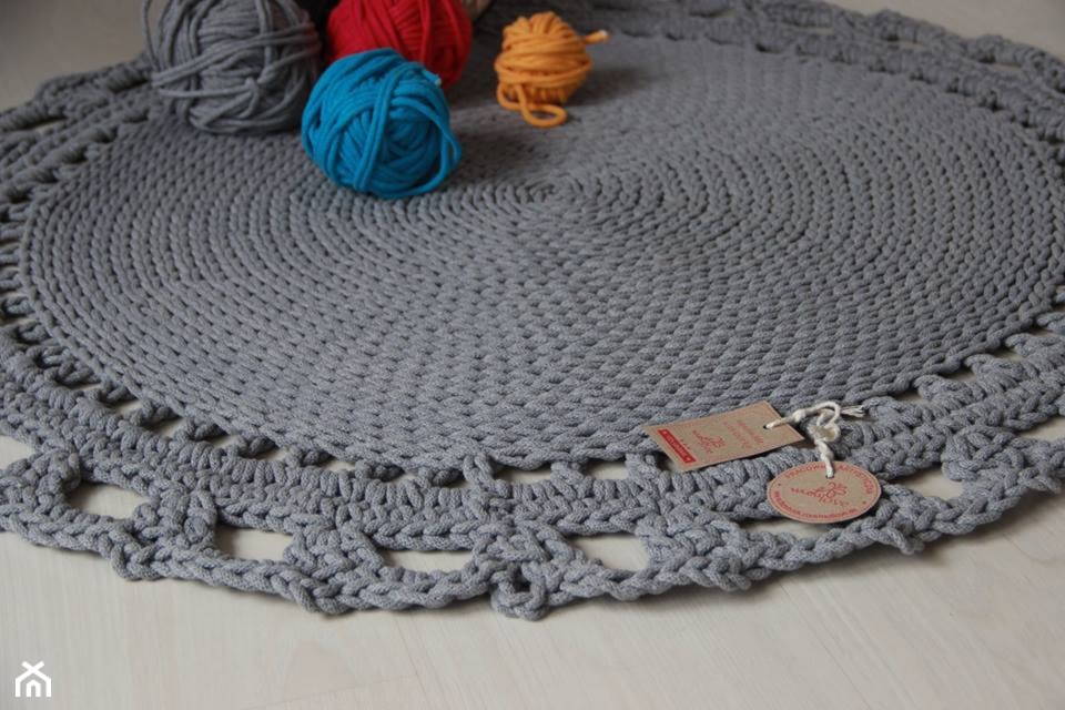 Dywan dziergany ze sznurka ROUND BRAID GREY Motilove - zdjęcie od Motilove.eu - Homebook