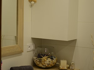 Od projektu do realizacji łazienki w stylu skandynawskiej - Mała bez okna z lustrem łazienka, styl ... - zdjęcie od MKsmartstudio