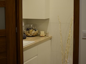 Od projektu do realizacji łazienki w stylu skandynawskiej - Mała bez okna łazienka, styl skandynaws ... - zdjęcie od MKsmartstudio