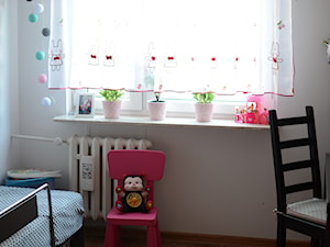 Od projektu do wykonastwa pokoju 6 letniej królewny Helenki - Mały biały pokój dziecka dla dziecka dla nastolatka dla dziewczynki, styl nowoczesny - zdjęcie od MKsmartstudio