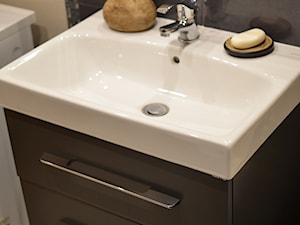 Od projektu do realizacji szarej nowoczesnej łazienki - Mała łazienka, styl nowoczesny - zdjęcie od MKsmartstudio