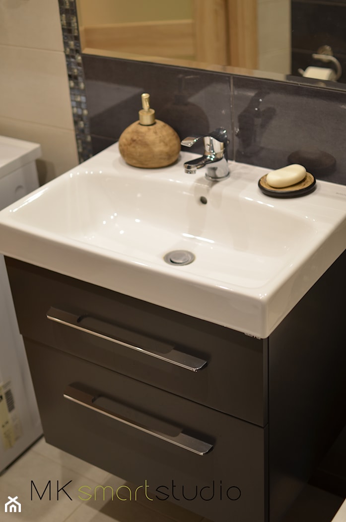 Od projektu do realizacji szarej nowoczesnej łazienki - Mała łazienka, styl nowoczesny - zdjęcie od MKsmartstudio - Homebook