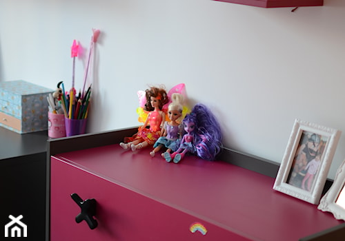 Od projektu do wykonastwa pokoju 6 letniej królewny Helenki - Mały biały pokój dziecka dla dziecka dla chłopca dla dziewczynki, styl nowoczesny - zdjęcie od MKsmartstudio