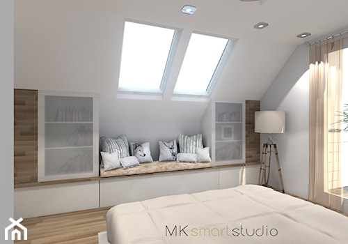 Sypialnia w stylu skandynawskim - Średnia biała sypialnia na poddaszu z balkonem / tarasem, styl skandynawski - zdjęcie od MKsmartstudio