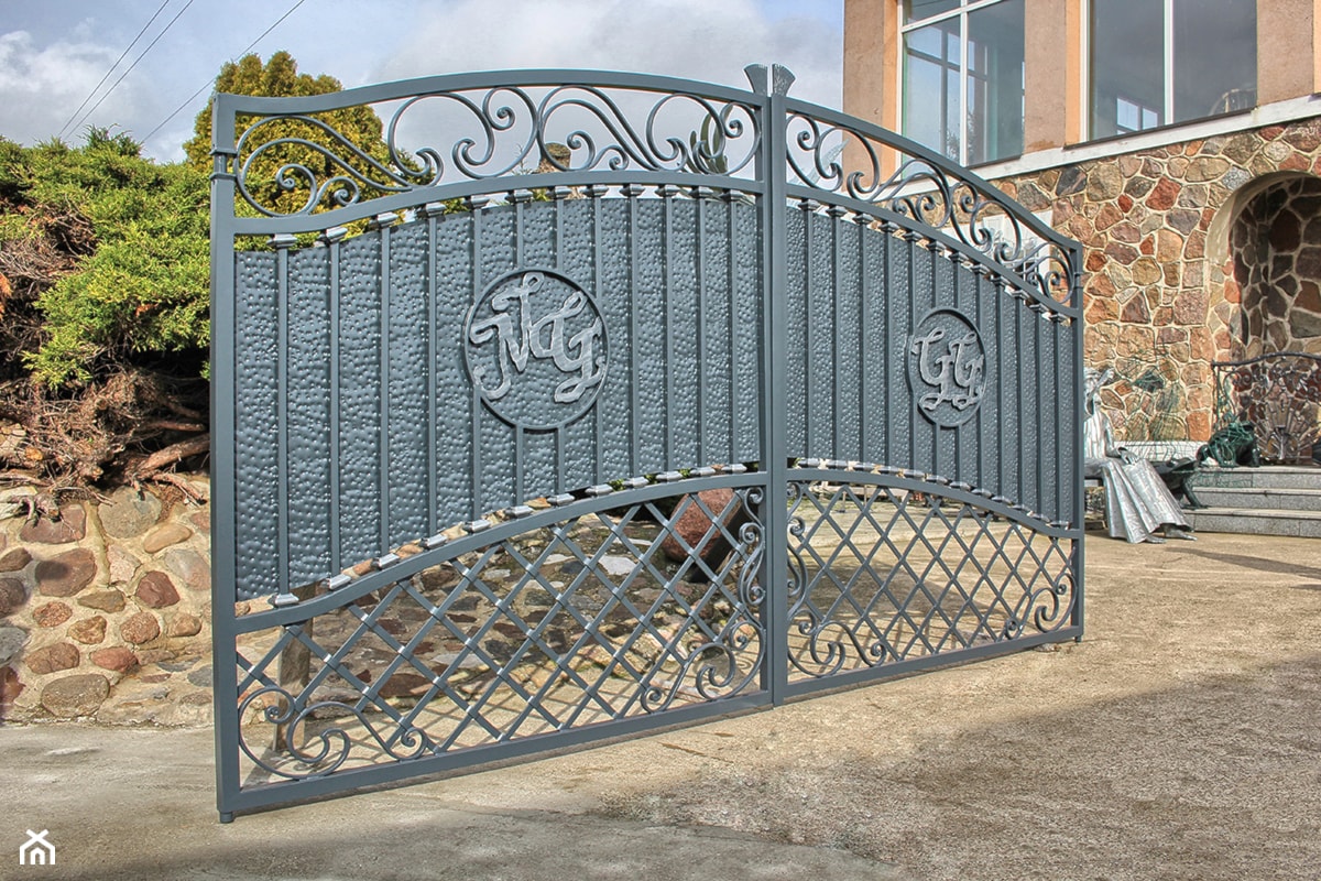 brama wjazdowa tradycyjna kuta metalowa heavyart - zdjęcie od Heavy Art - Homebook