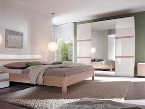 Sypialnia SELENE - białe meble z delikatnym dekorem drewna - zdjęcie od Meble88.pl