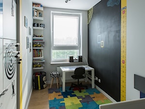 Trójkąty i tramwaje - Średni szary pokój dziecka dla dziecka dla nastolatka dla chłopca, styl nowoczesny - zdjęcie od AAW studio