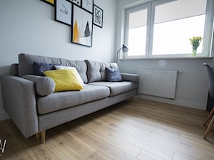 Naturalnie Nowocześnie - Małe w osobnym pomieszczeniu z sofą szare biuro, styl nowoczesny - zdjęcie od AAW studio