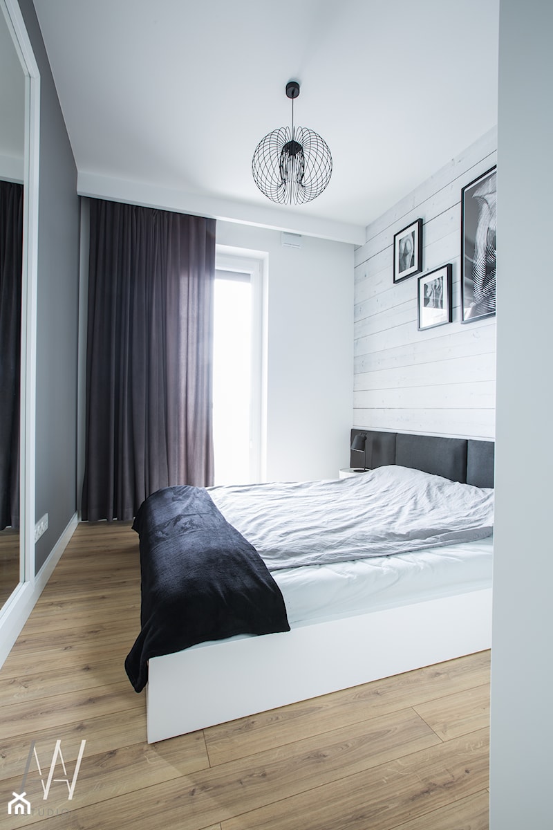 Naturalnie Nowocześnie - Średnia biała szara sypialnia, styl nowoczesny - zdjęcie od AAW studio