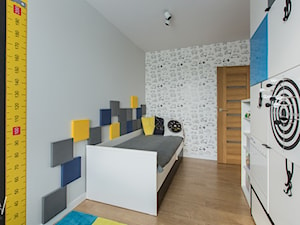 Trójkąty i tramwaje - Średni biały szary pokój dziecka dla dziecka dla nastolatka dla chłopca dla dziewczynki, styl nowoczesny - zdjęcie od AAW studio
