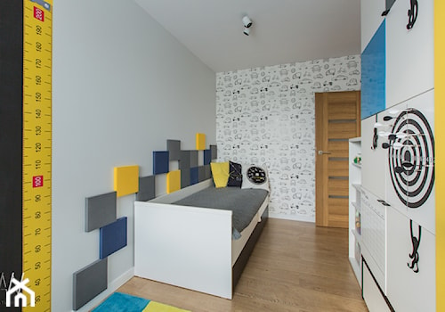 Trójkąty i tramwaje - Średni biały szary pokój dziecka dla dziecka dla nastolatka dla chłopca dla dziewczynki, styl nowoczesny - zdjęcie od AAW studio
