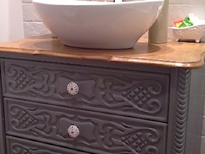 Szafka komoda pod umywalkę dostosowana wysokością,od podłogi do rantu umywalki ok.86cm - zdjęcie od alicja nowa
