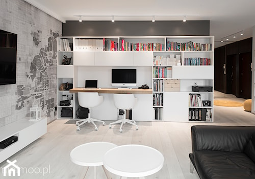 Apartament w Krakowie 2 - Duże w osobnym pomieszczeniu z sofą z zabudowanym biurkiem białe szare biuro, styl minimalistyczny - zdjęcie od MINIMOO Architektura Wnętrz