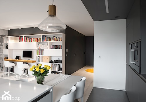 Apartament w Krakowie 2 - Średni czarny salon z jadalnią, styl minimalistyczny - zdjęcie od MINIMOO Architektura Wnętrz