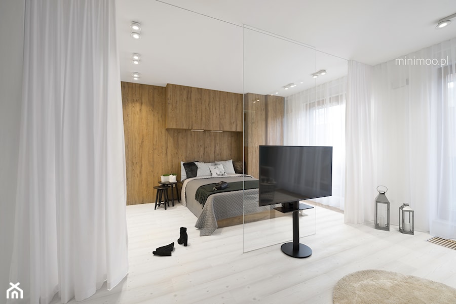Apartament w Browarze Lubicz w Krakowie - Średnia biała brązowa sypialnia, styl minimalistyczny - zdjęcie od MINIMOO Architektura Wnętrz