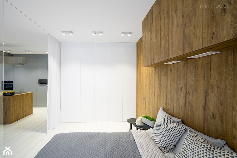 Apartament w Browarze Lubicz w Krakowie - Średnia biała sypialnia, styl minimalistyczny - zdjęcie od MINIMOO Architektura Wnętrz