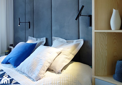 Klimatyczna sypialnia - Mała szara sypialnia, styl nowoczesny - zdjęcie od Followlab