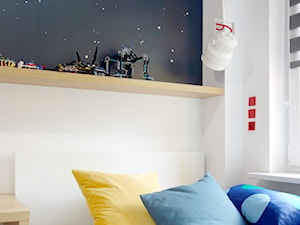 Mieszkanie w Dąbrowie Górniczej - Mały biały czarny pokój dziecka dla nastolatka dla chłopca, styl nowoczesny - zdjęcie od Followlab