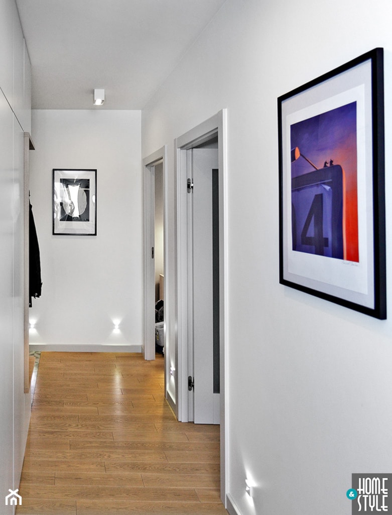 REALIZACJA mieszkania z czarnym jeleniem - Hol / przedpokój, styl nowoczesny - zdjęcie od HOME & STYLE Katarzyna Rohde