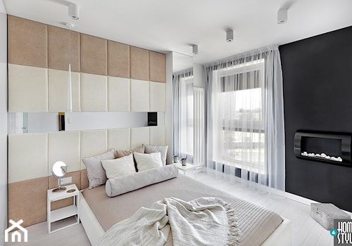 REALIZACJA mieszkania z lustrami - Średnia beżowa biała czarna sypialnia, styl nowoczesny - zdjęcie od HOME & STYLE Katarzyna Rohde