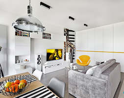 REALIZACJA mieszkania w stonowanych kolorach z żółtym dodatkiem - Średni biały salon z jadalnią, st ... - zdjęcie od HOME & STYLE Katarzyna Rohde - Homebook