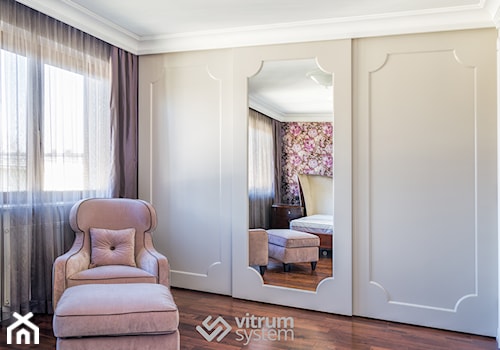 exkluzywny apartament - Średnia beżowa sypialnia, styl glamour - zdjęcie od Vitrum System