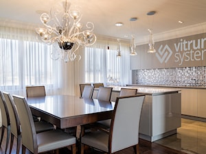 exkluzywny apartament - Średnia jadalnia w kuchni, styl glamour - zdjęcie od Vitrum System