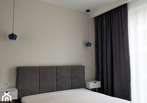 apartamenty pod wynajem - Mała beżowa sypialnia, styl skandynawski - zdjęcie od Vitrum System
