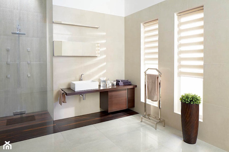 rino - Średnia łazienka z oknem, styl minimalistyczny - zdjęcie od Ceramika Paradyż