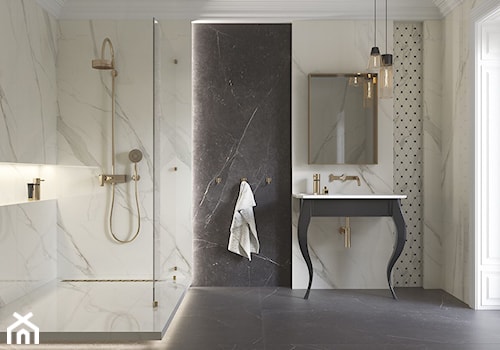 Calacatta - Średnia z lustrem z marmurową podłogą łazienka z oknem, styl glamour - zdjęcie od Ceramika Paradyż