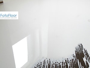 Gładka posadzka graficzna w kolorze białym - zdjęcie od FotoFloor
