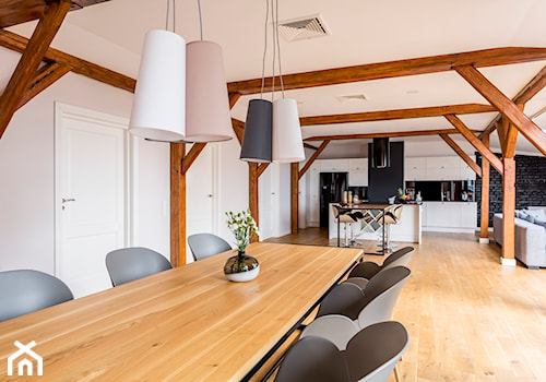 Poddasze w Kamienicy - Duża biała jadalnia jako osobne pomieszczenie, styl skandynawski - zdjęcie od Design Factory Studio Projektowe