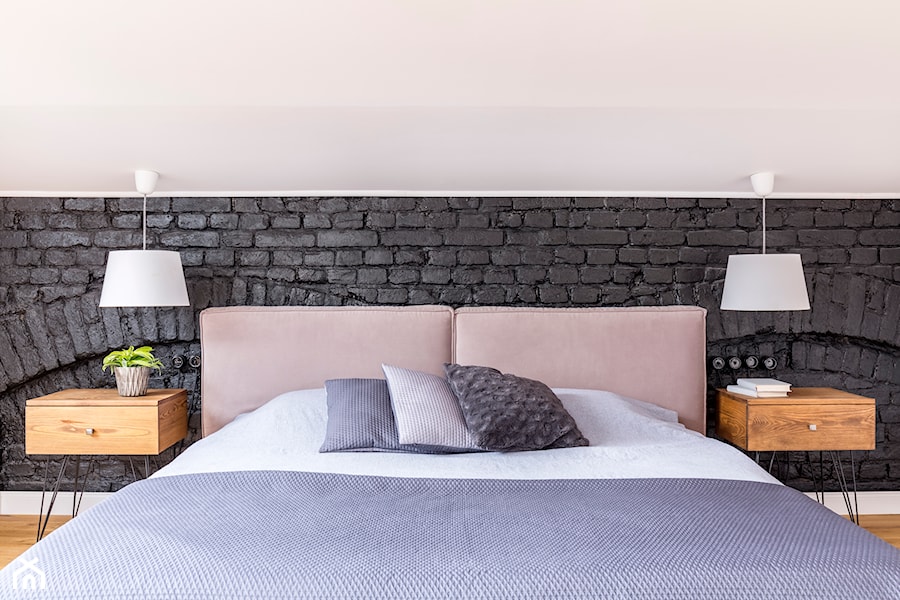 Poddasze w Kamienicy - Duża biała czarna sypialnia, styl skandynawski - zdjęcie od Design Factory Studio Projektowe