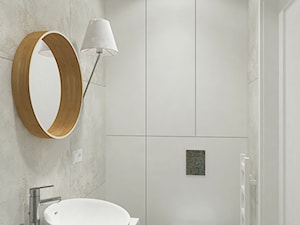 Dom jednorodzinny w Konstantynowie - Mała na poddaszu bez okna z lustrem z marmurową podłogą łazienka, styl nowoczesny - zdjęcie od Design Factory Studio Projektowe