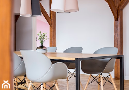 Poddasze w Kamienicy - Średnia biała jadalnia jako osobne pomieszczenie, styl skandynawski - zdjęcie od Design Factory Studio Projektowe
