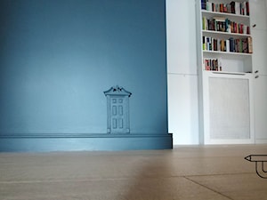 Przedpokój z antracytową ścianą - zdjęcie od Pięknie.tu & PięknyMebel.pl: projektowanie wnętrz, schody i meble na wymiar