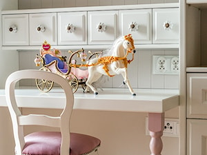 Pokój dla małej księżniczki - Pokój dziecka dla dziecka dla dziewczynki, styl tradycyjny - zdjęcie od Ossowska Architektura Wnętrz
