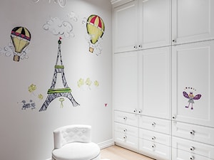 Pokój dla małej księżniczki - Pokój dziecka dla dziecka dla dziewczynki, styl tradycyjny - zdjęcie od Ossowska Architektura Wnętrz