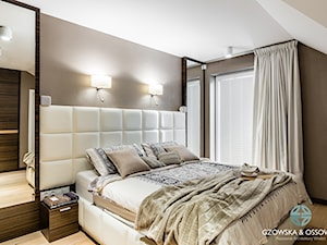 Luksusowa sypialnia - Średnia sypialnia na poddaszu, styl nowoczesny - zdjęcie od Ossowska Architektura Wnętrz