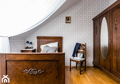 Apartament na poddaszu - Mała sypialnia na poddaszu, styl nowoczesny - zdjęcie od Ossowska Architektura Wnętrz