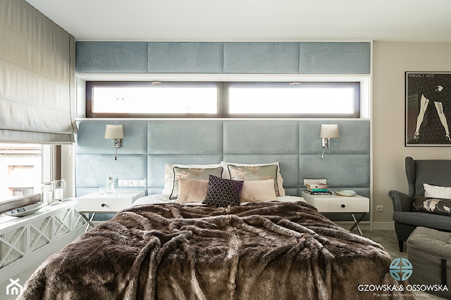 Sypialnia marzeń - Średnia biała niebieska z panelami tapicerowanymi sypialnia, styl nowoczesny - zdjęcie od Ossowska Architektura Wnętrz